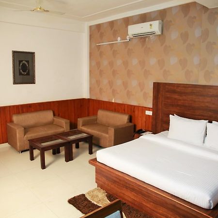 Red Apple Hotel Sangrur Экстерьер фото