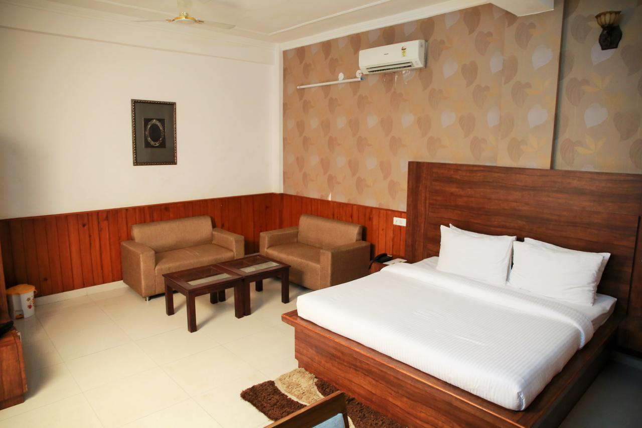 Red Apple Hotel Sangrur Экстерьер фото